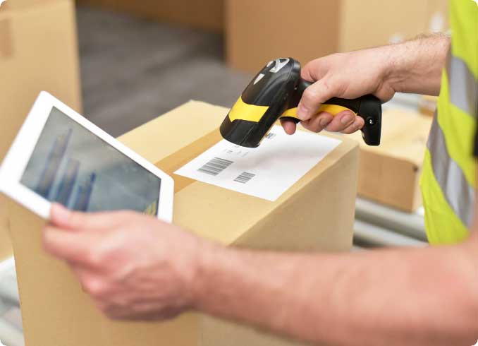 A parcelling being scanned into a warehouse